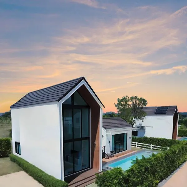 ดิ เอเวอร์เรส พูลวิลล่า เขาใหญ่ The Everest Pool Villa Khaoyai, hotel v destinaci Wangkata