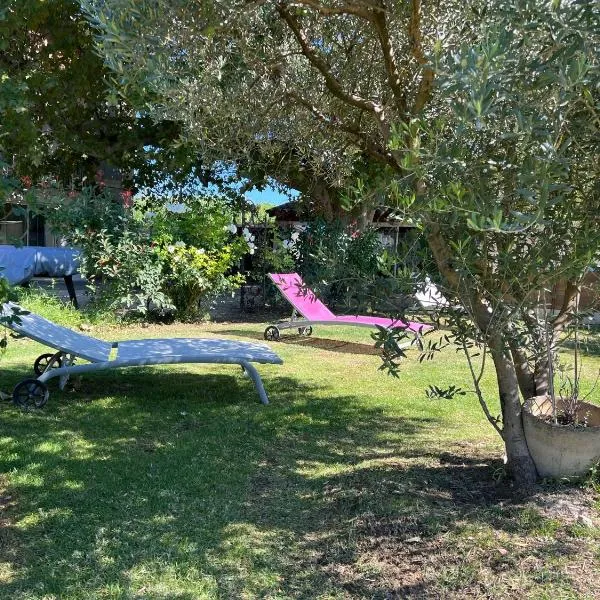 Au petit bonheur, hotel a LʼIsle-sur-la-Sorgue