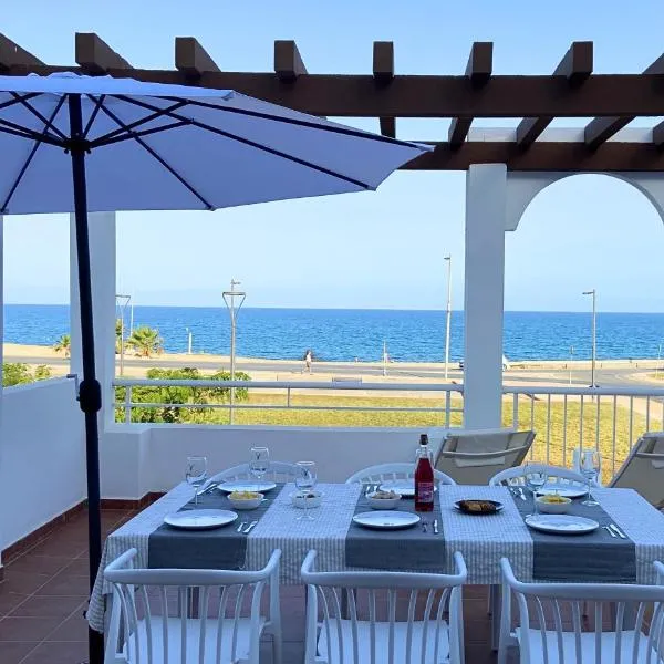 Mojacar 1ª linea playa vacaciones، فندق في موجاكار