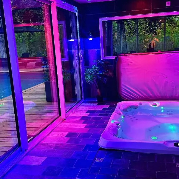 Lincontournable - Jaccuzi-Piscine-Sauna-Hammam, hotel in Challans