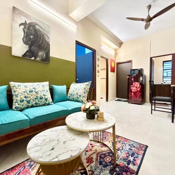 Cozy 2BHK Apt near Ruby Hospital & EM Bypass, hotel v destinaci Kalkata