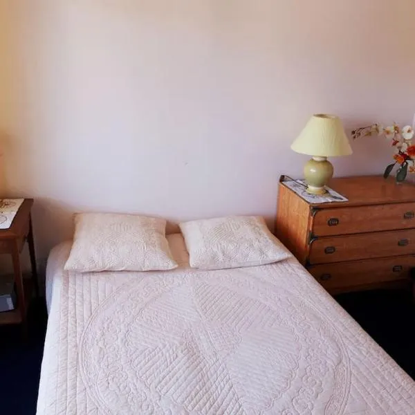 Appartement avec jardin et Tennis, хотел в Сен-Кло