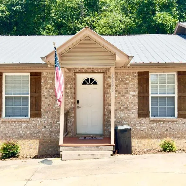 Cozy 2 Bedroom Townhouse Near Lake and Restaurants, hotel v destinaci Guntersville