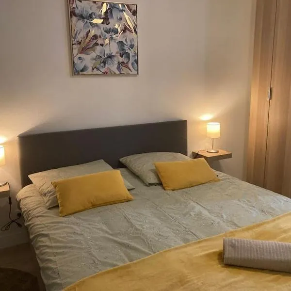 Chez karine 3, hotel v destinaci Arpajon