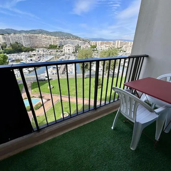 Studio 2pers piscine 10min plage, hotel in Mandelieu-la-Napoule