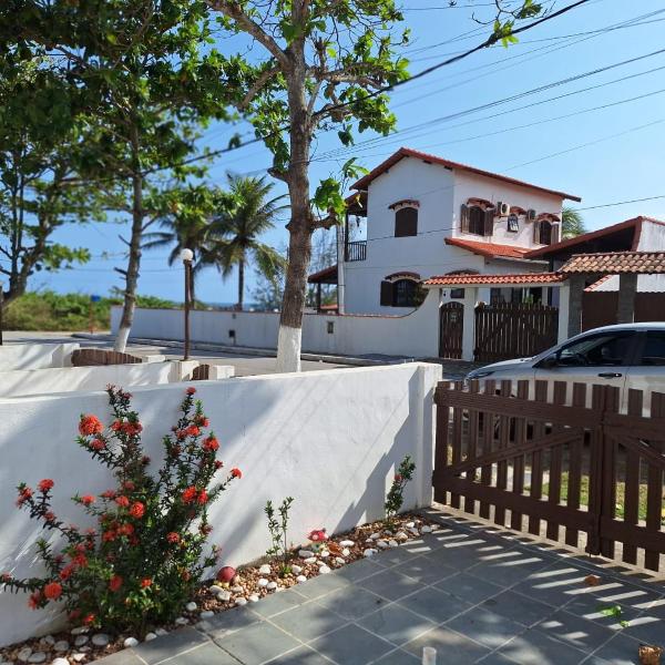 Aconchegante casa à beira da praia
