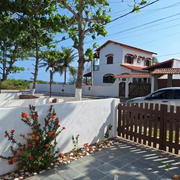 Aconchegante casa à beira da praia, hotel em Maricá