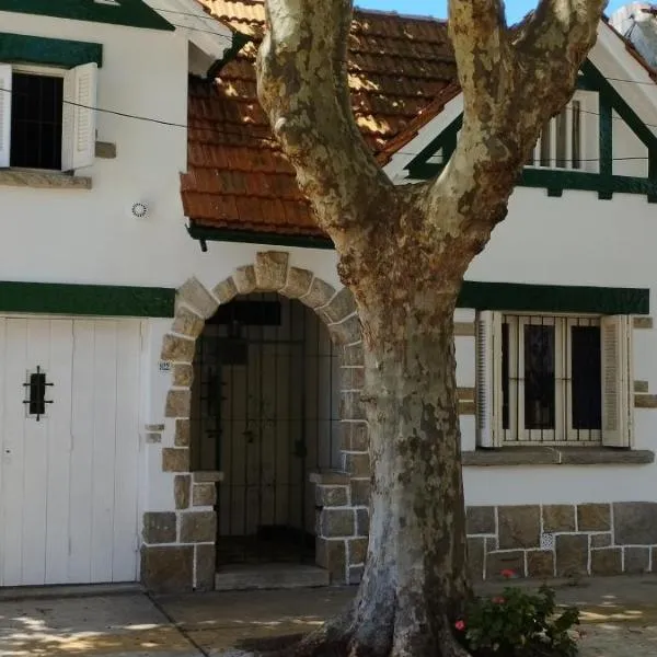 Maui Hostel, hotel in Mar del Plata