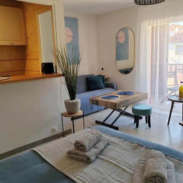Deux beaux studios, rue piétonne, bord de mer, CLIM – hotel w mieście Bandol