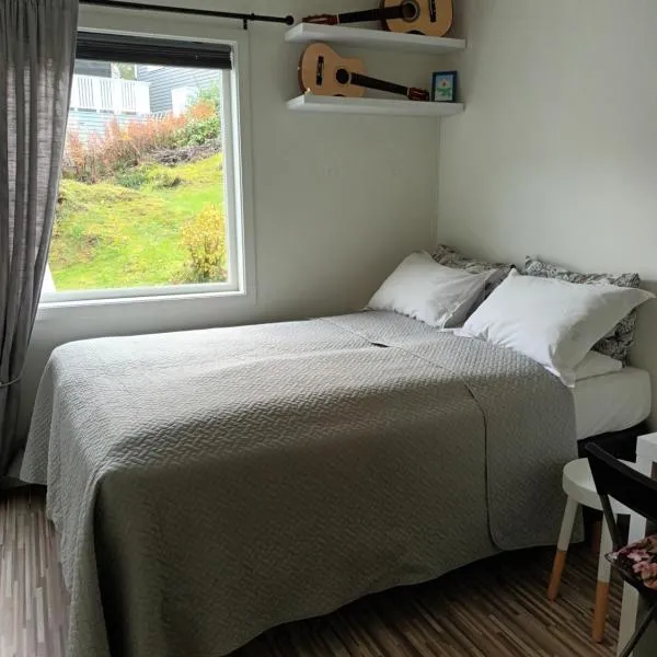 Holiday room for rent, hotel in Tromsø