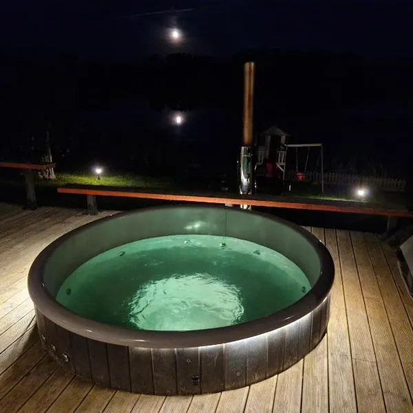 Ezerdzirnas, hotel a Celmenieki