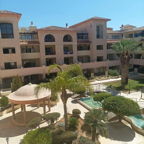 Queens Garden Apt by Kings Mall, hotel v destinaci Nea Paphos