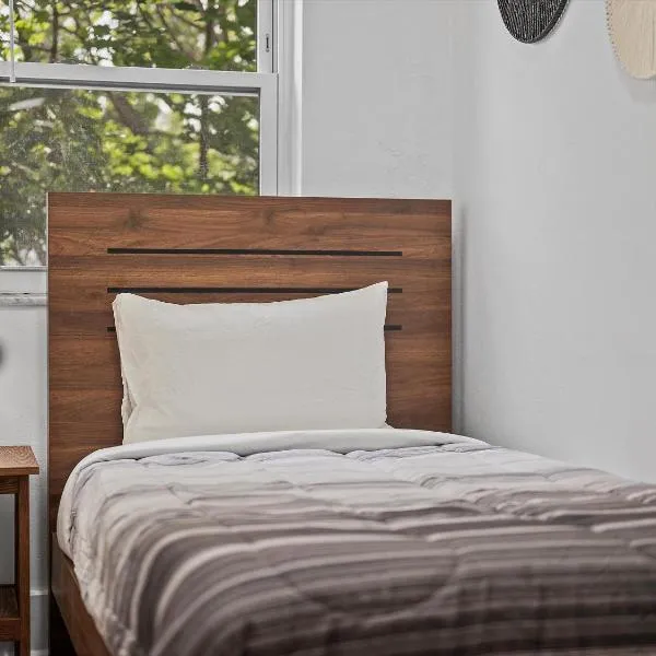 Bloomfield, Shadyside !C Modern and Cozy Private Bedroom with Shared Bathroom, hótel í Pittsburgh