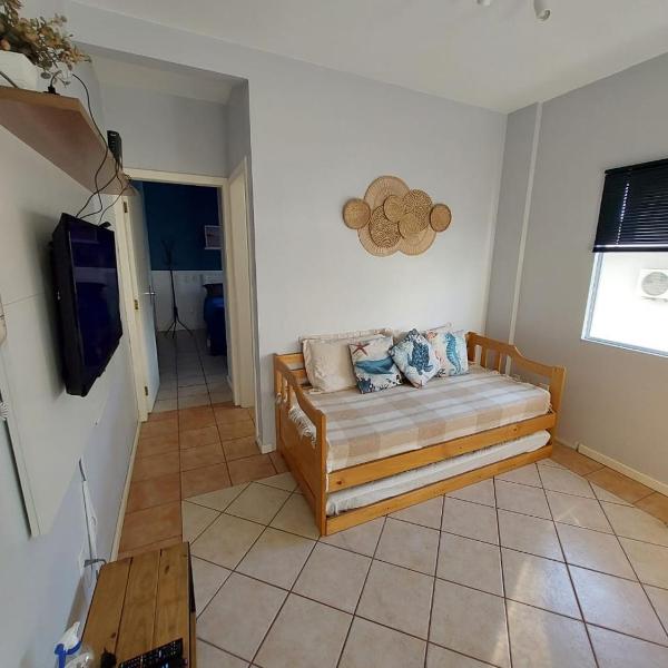 Excelente Apartamento a 1 quadra e meia do mar - Foto 5