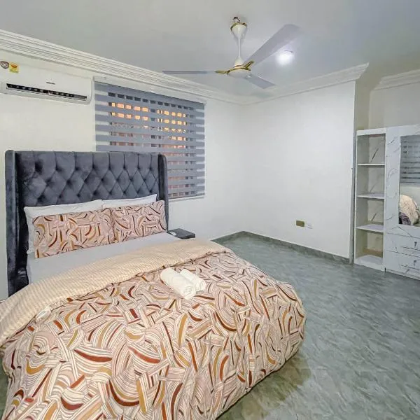 Caroline Appt-spacious deluxe 2 bedroom appt, hotel en Accra