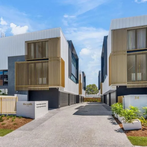 The Smith Luxurious brand new 3 bedroom townhouse by the beach, hotel u gradu 'Mooloolaba'