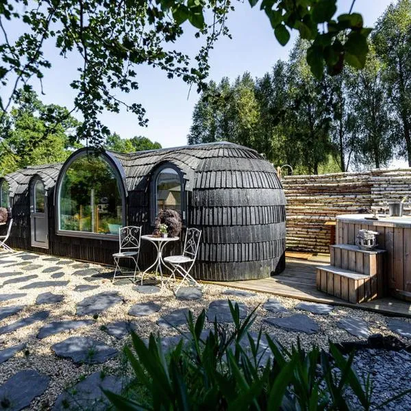 La CABANE LUXUEUSE AVEC JACUZY, hotel v destinaci Lavacherie