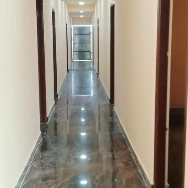 LJ Rooms, ξενοδοχείο σε Pākkam