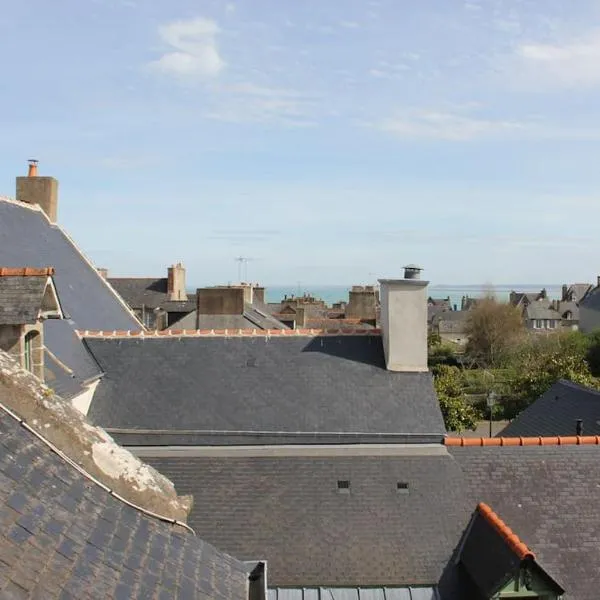 Maison au coeur de Cancale à 300m de la plage, Hotel in Cancale