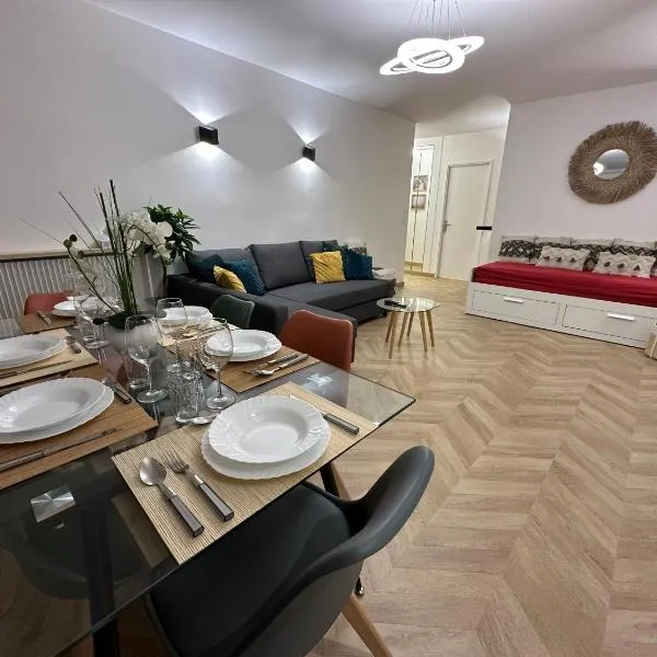 PARIS-MONTROUGE Magnifique appartement 3 pièces de 78m2 avec PARKING - très cosy pour 1 - 10 personnes refait à NEUF -ENTIRE APARTMENT LUXURIOUS AND WARM -Montrouge Paris 14ème - Proche Aéroport Orly Parc Expositions Porte de Versailles FREE WIFI GRATUIT, hotel v destinácii Montrouge