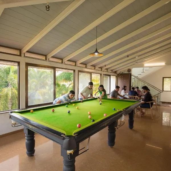 SaffronStays Mango Vino pool villa in Nashik, hotel v destinaci Nášik