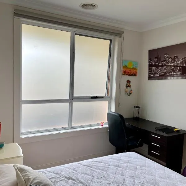Your homestay in Melbourne in a quite and resourceful suburb, hotel v destinaci Templestowe Lower