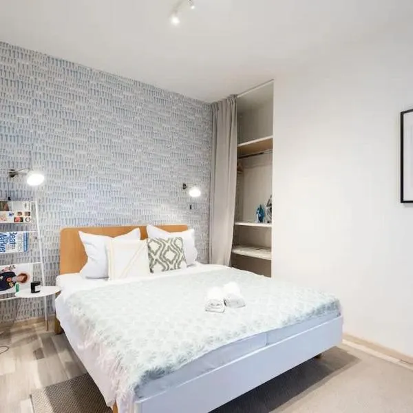 Neat Cozy Old Town Retreat w Queen Bed, hotel in Prague