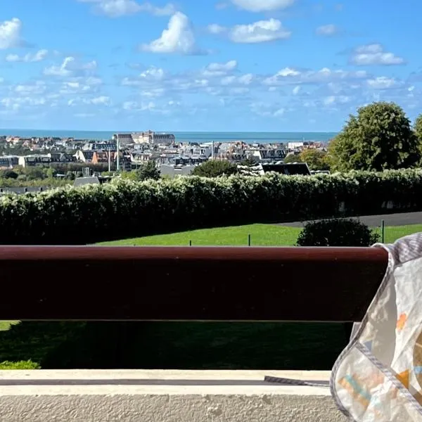 Domaine du Vert Coteau, limite Trouville, beau 3 pièces avec parking et balcon vue Mer, hotel di Touques