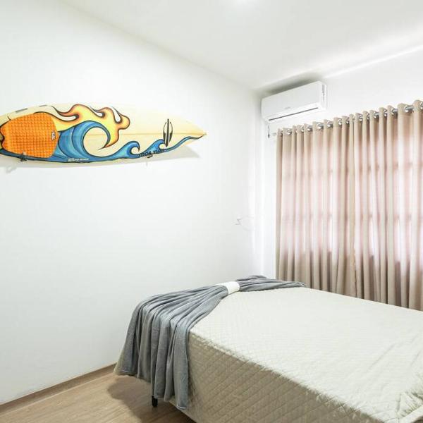 Casa ampla e confortável 3 Quartos, Churrasqueira, Cozinha completa, Ar condicionado, Wi-Fi, 300m da Praia, 3 vagas de garagem, a 4,2 quilometros do Beto Carreiro - Foto 2
