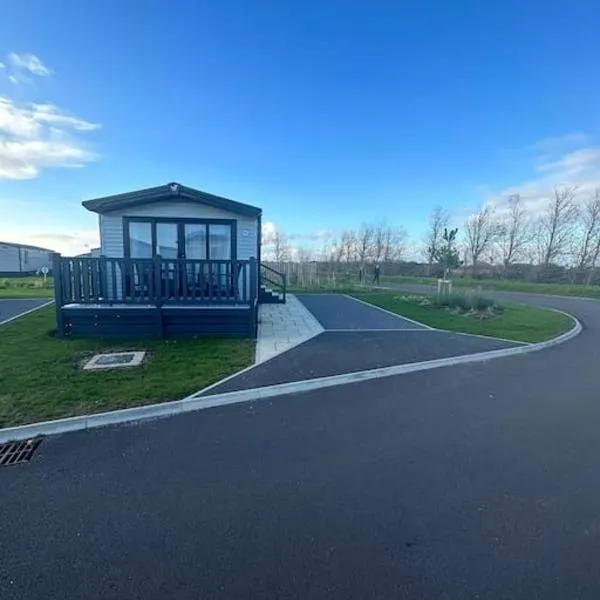 BRAND NEW 8 berth holiday home, hotel v destinaci Selsey