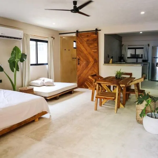 Cozy Tropical Suite for 1-4 Pp in Isla Mujeres, hotel in Isla Mujeres