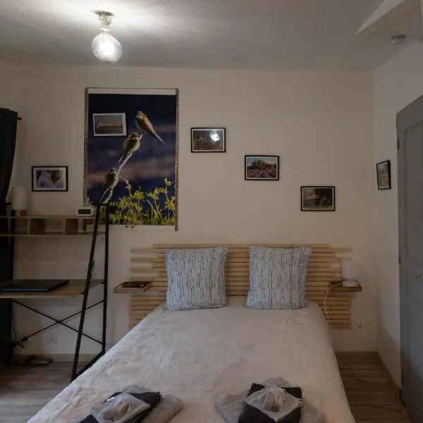 Studio dans le Luberon – hotel w mieście Céreste