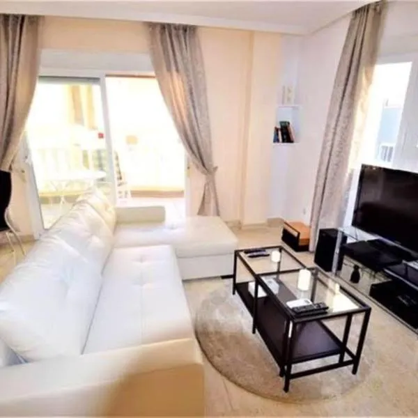 2BED FLAT WITH BIG LOUNGE&POOL!5min WALK TO BEACH!, hotel El Moncayo városában