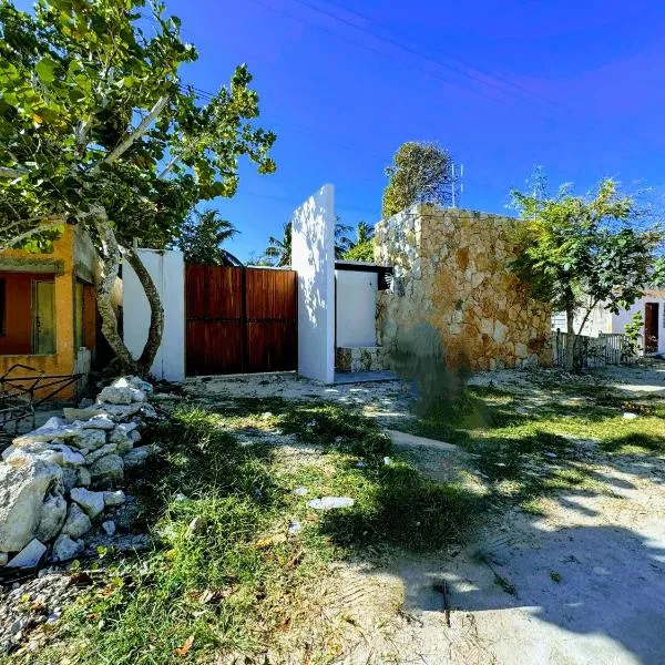 Casa Costa Rosa - Habitación Brisa، فندق في Yuluc