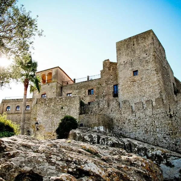 Hotel Tugasa Castillo de Castellar، فندق في كاستيلار دي لا فرونتيرا