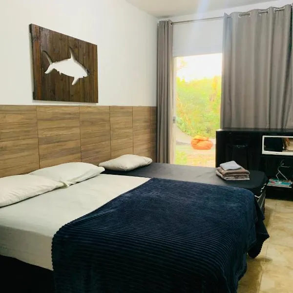 SUÍTE PRIVATIVA RIVIERA & ITAGUARÉ 100mts de 2 praias!, hotell i Bertioga