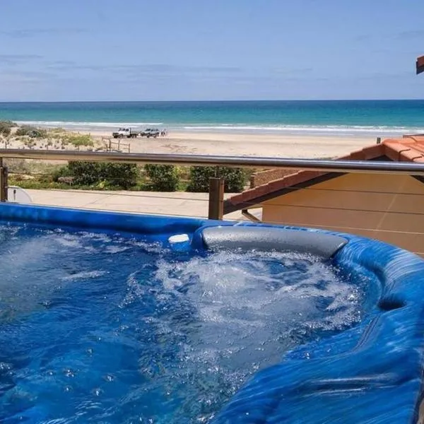Luxury Spa Beachfront Moana โรงแรมในMoana