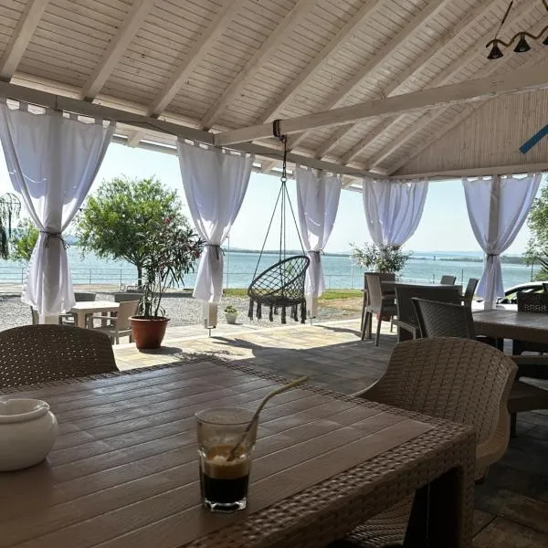 Casa Luis Coronini, hotel v destinaci Pescari