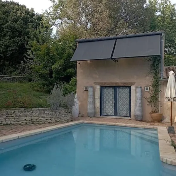 maisonnette provençale piscine le petit colibri, hotelli kohteessa Les Cordiers