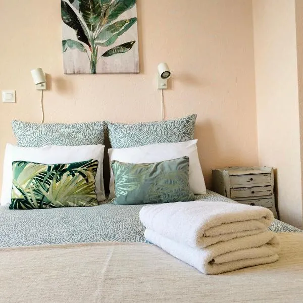 Bel appartement refait à neuf, calme et ensoleillé, hôtel à Cabourg