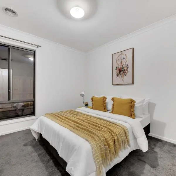 Ensuite Room truganina 20 min CBD Airport, hotel in Truganina