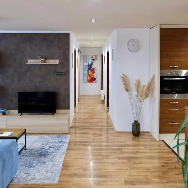 Trón Apartman 2, hotel Siklóson