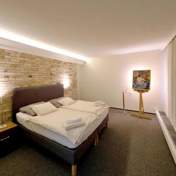 ViDa Prostorný 220 m2 3BR Apartmán s Krbem a Zahradou, Ideální pro Rodiny, hotel v Praze