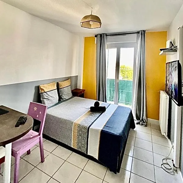 APPARTEMENT PROCHE GARE ET CENTRE VILLE, hotel in Melun