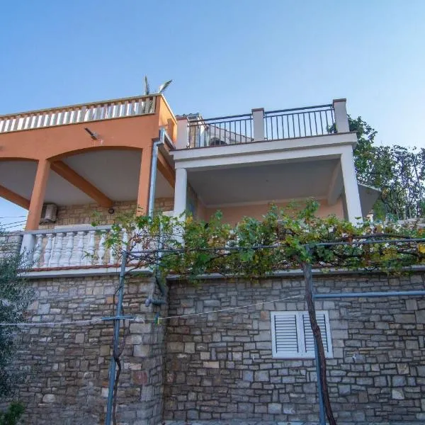 Apartments Mari, hotell i Stomorska
