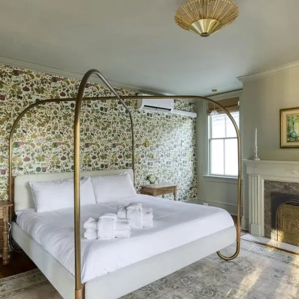 The Nicholas Veranda King Suite - Steps to King, ξενοδοχείο στο Τσάρλεστον