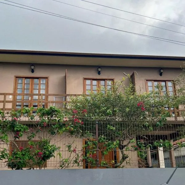 Encanto Acomodações, hotel in Guarda do Embaú
