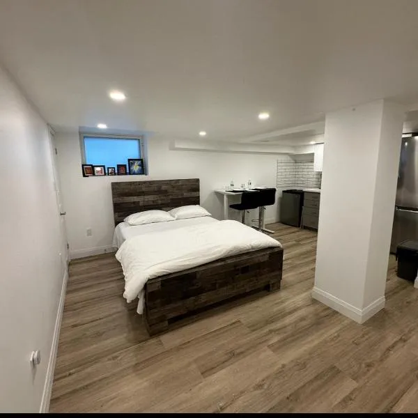 Pvt Studio Near Waterloo Airport & Minutes to Downtown, hotel in Kitchener