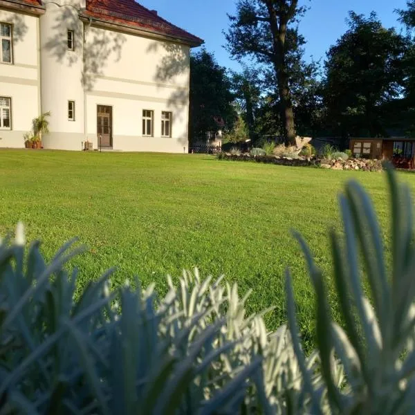 Ferienwohnung Gutshaus Klitzschen, hotel v destinaci Mockrehna