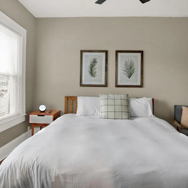 Prime 2BR Gem, Near Convention Hub!, hotel v destinaci Indianapolis